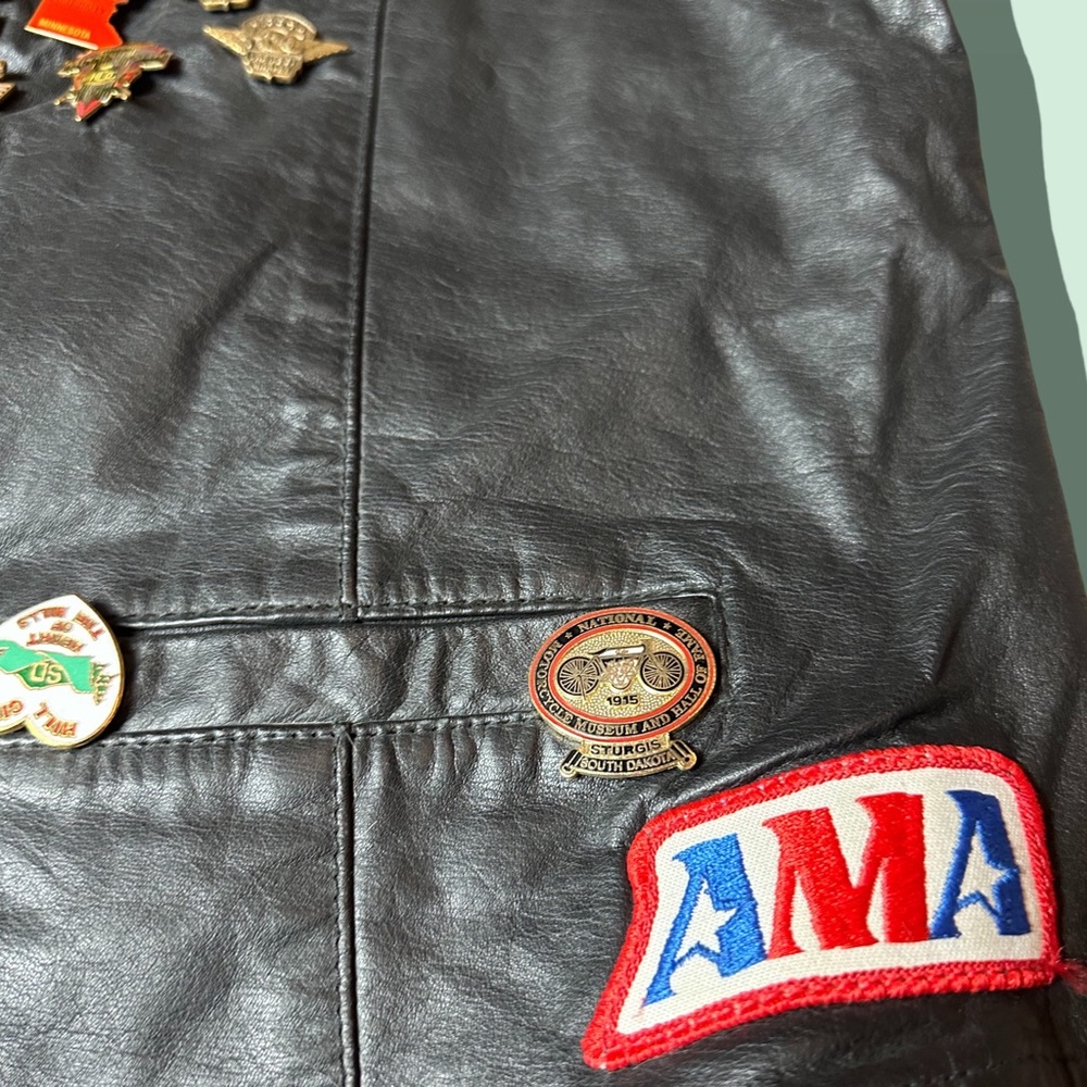 Vintage Womens Harley Davidson Motorcycle HOG Owners Club Leather Vest 50+ Pins - Picture 9 of 14